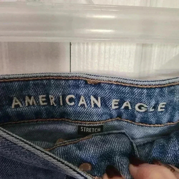 American Eagle Women's *NWOT Mom Distressed Blue Denim Jeans Size 20 - Picture 5 of 12